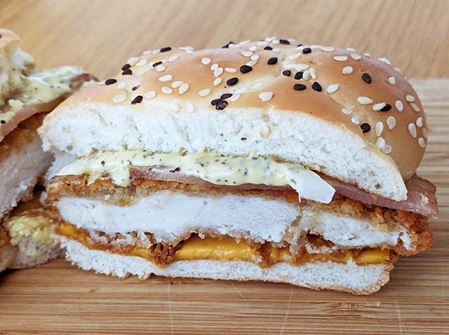 「スモーキーペッパーチキン」の断面