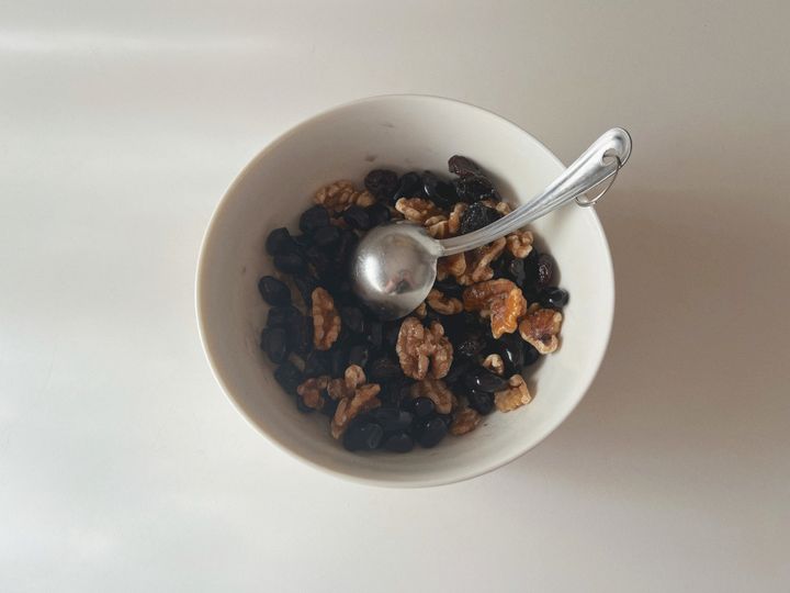 余ったお節で作る黒豆くるみラムレーズンの米粉パウンドケーキ【渡辺友美子のコーヒーに合うお菓子のレシピ vol.24 〜レシピで旅するヨーロッパ〜】