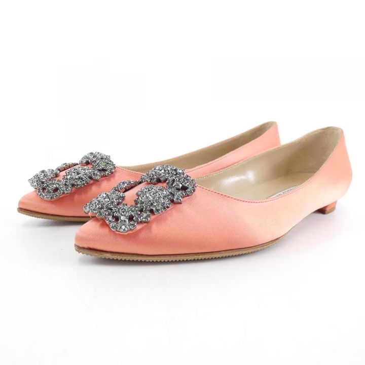 マノロブラニクのパンプス