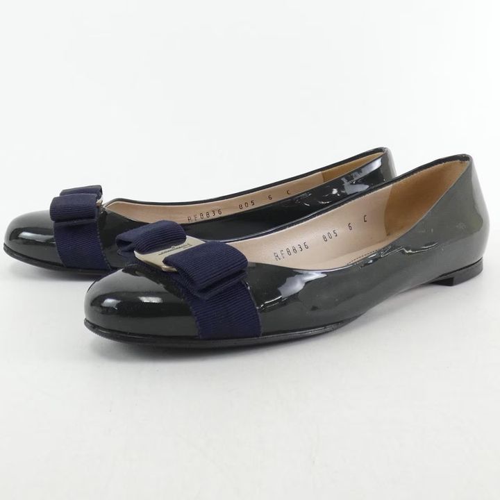 フェラガモのパンプス