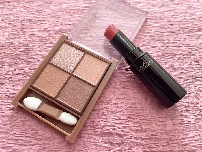アイシャドウとリップ