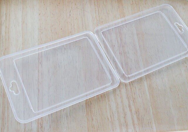 セリアのトレカサイズ用 ハードカバーケース