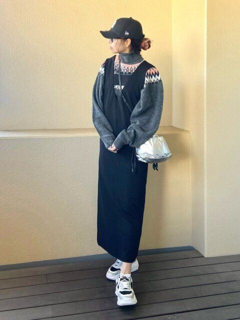 冬の黒ジャンパースカートコーデ