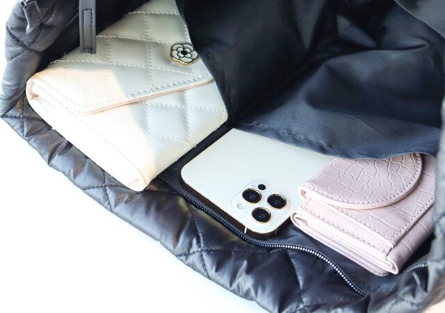 宝島社のスケープオブグリーンのキルティングショルダーバッグは内ポケットが2つ