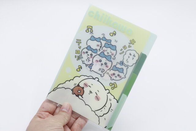 黄緑がかったちいかわクリアファイル