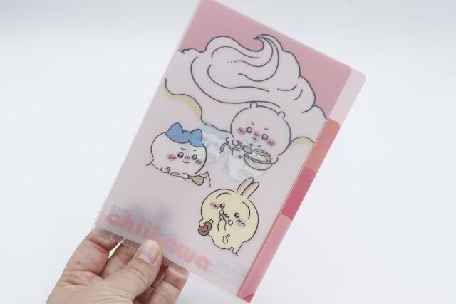 ピンク色のちいかわクリアファイル