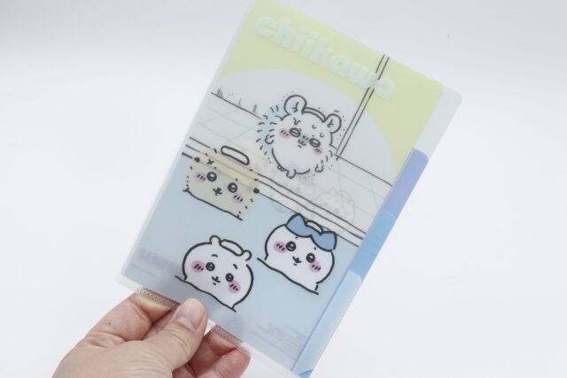 薄いブルーのちいかわクリアファイル