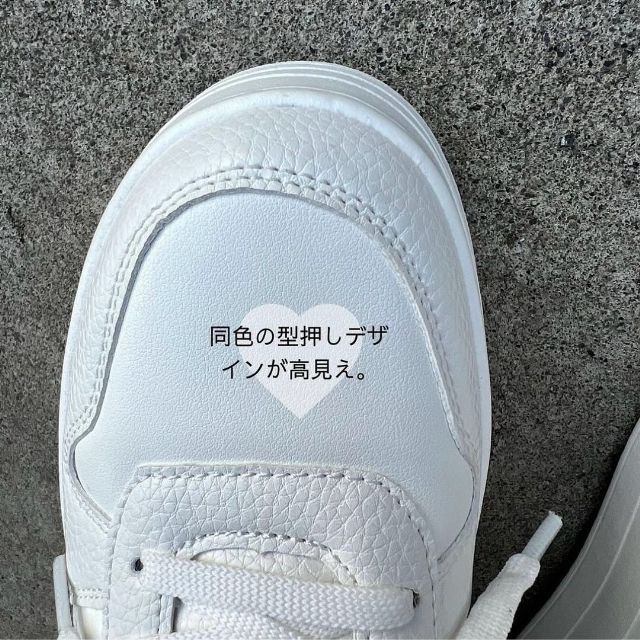 ZARAのプラットフォームスニーカーの甲の部分
