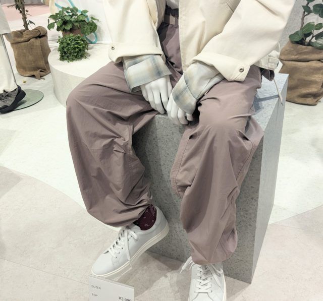 GU「パラシュートパンツ」メンズボディ