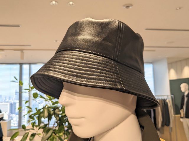 GU「レザーバケットハット」メンズボディ
