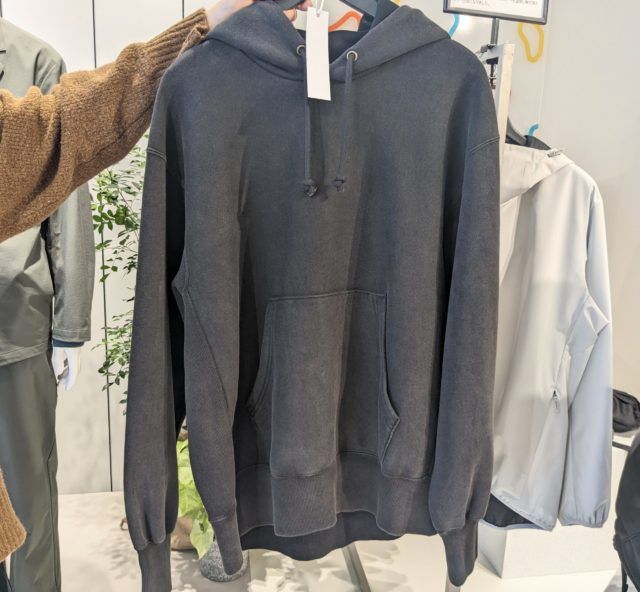 GU「ベビーウエイトパーカー」ブラック