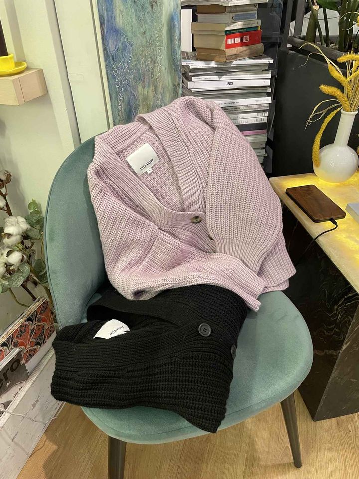 画像: RITA ROW カーディガン ブラック / ライラック 各€209