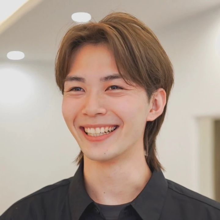 【2024年最新ヘアスタイル】レイヤーたっぷりで愛しさと華やかさをプラス！ 大人のレイヤーセミロング_4