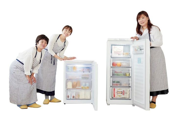 〈アクア〉の 冷凍庫AQF-GS13Mと〈アイリスオーヤマ〉の奥行スリム冷凍庫 66L 奥行き39cmのスリムタイプ