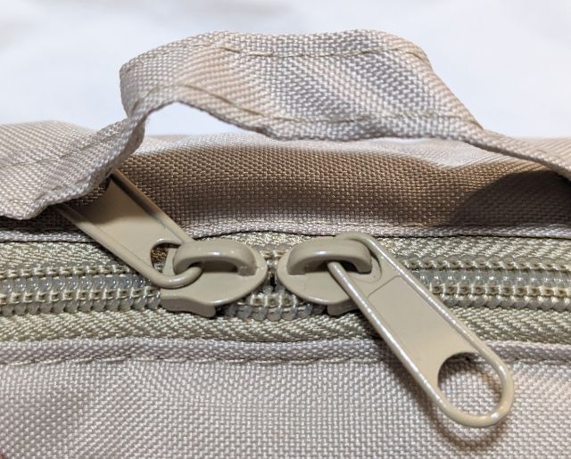 ダブルジッパー