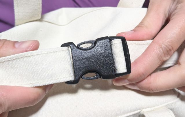 ストラップ接続部