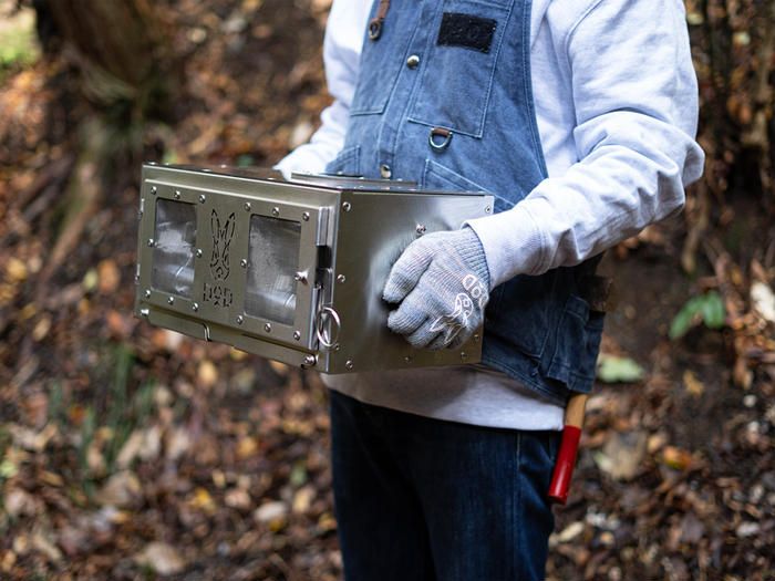 DODのシースルーまきちゃんを持ち運んでいるところ