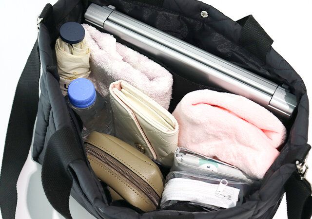 宝島社の付録のA. STANDARD［エー スタンダード］5ポケットBIGキルティングバッグのサイズ感