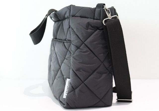 宝島社の付録のA. STANDARD［エー スタンダード］5ポケットBIGキルティングバッグのマチ