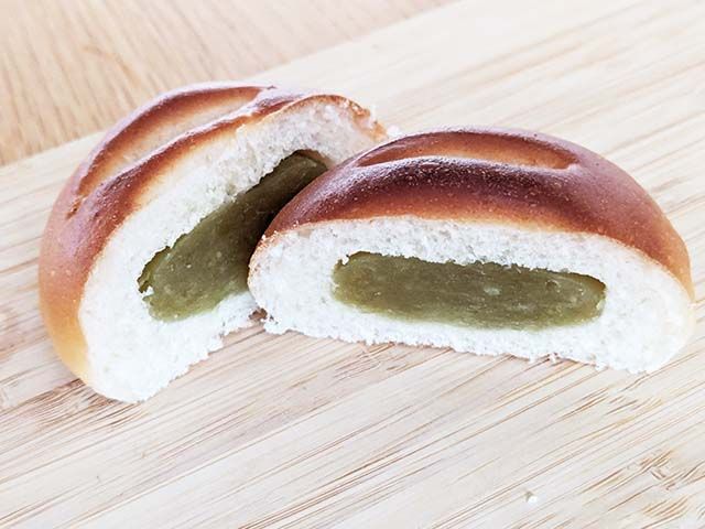 「酒種あんぱん うぐいす」の断面