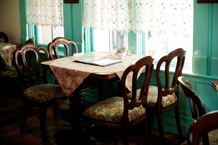 正統派アフタヌーンティーがいただける、アンティーク家具に彩られた洋館「北浜レトロ」