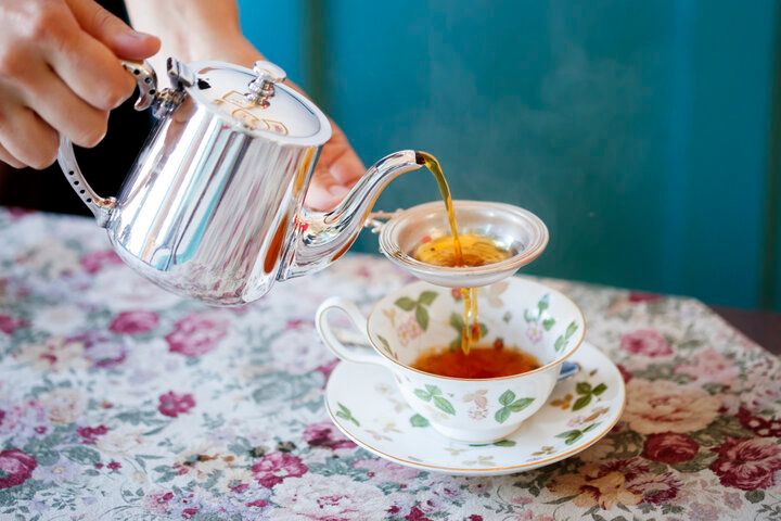 正統派アフタヌーンティーがいただける、アンティーク家具に彩られた洋館「北浜レトロ」