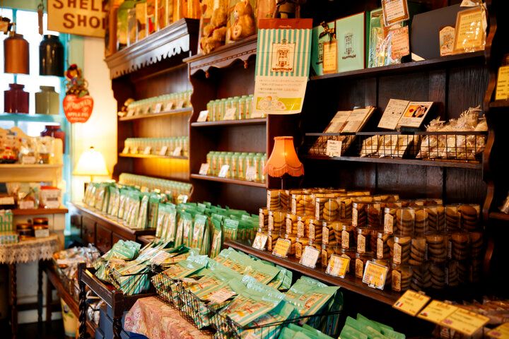 正統派アフタヌーンティーがいただける、アンティーク家具に彩られた洋館「北浜レトロ」