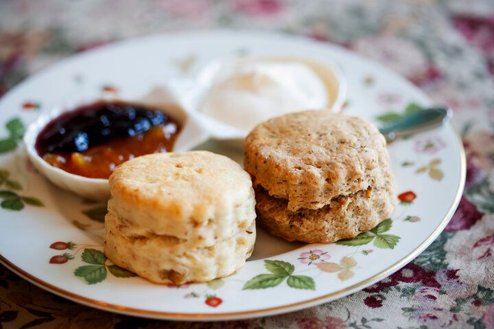 正統派アフタヌーンティーがいただける、アンティーク家具に彩られた洋館「北浜レトロ」