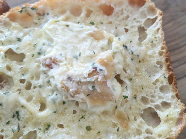 ガーリックブレッド中アップ