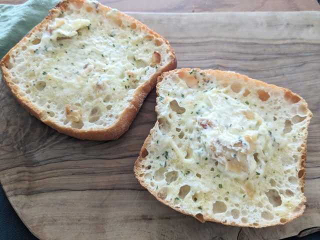 ガーリックブレッド開く