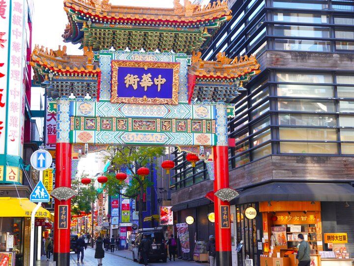 アートな花のお茶をポットから注いで異国情緒を楽しむひととき♪横浜中華街「The CAFE」