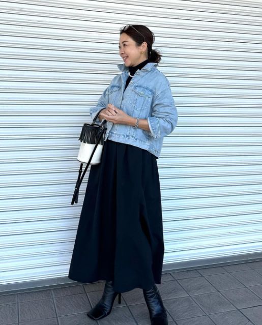 UNIQLOのデニムショートジャケットを着用したコーデ