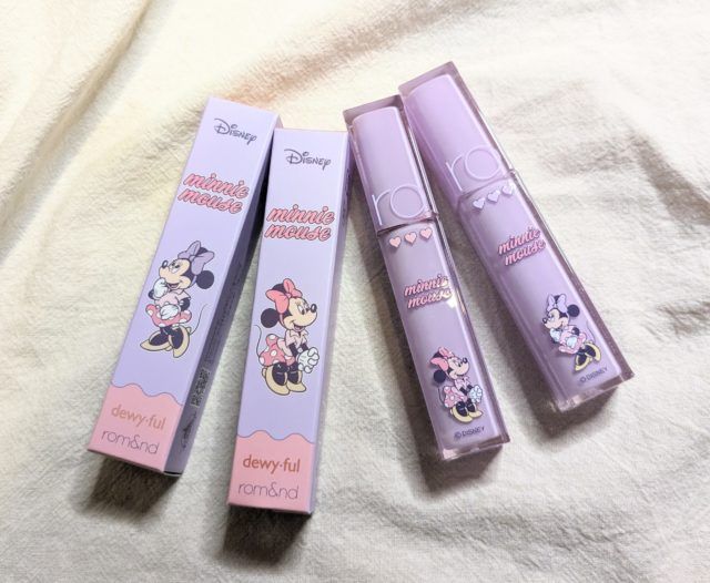 ディズニーストアとrom＆ndのコスメアイテムの写真