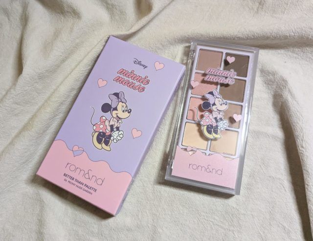 ディズニーストアとrom＆ndのコスメアイテムの写真