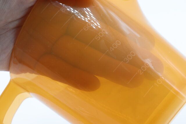 セリアの園芸用水差し オレンジの目盛り