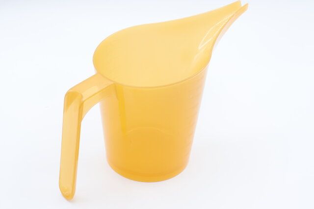 セリアの園芸用水差し オレンジ