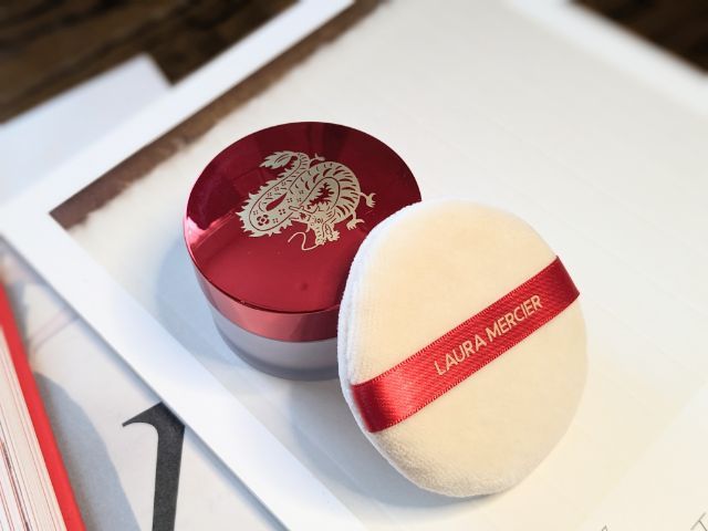 ルースセッティングパウダー トランスルーセント ウィズ パフ 2024