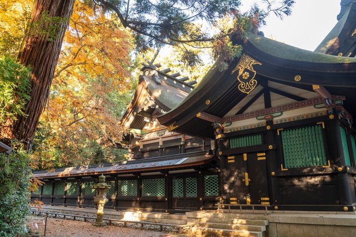 瑞垣に沿ってぐるりと回ることができる