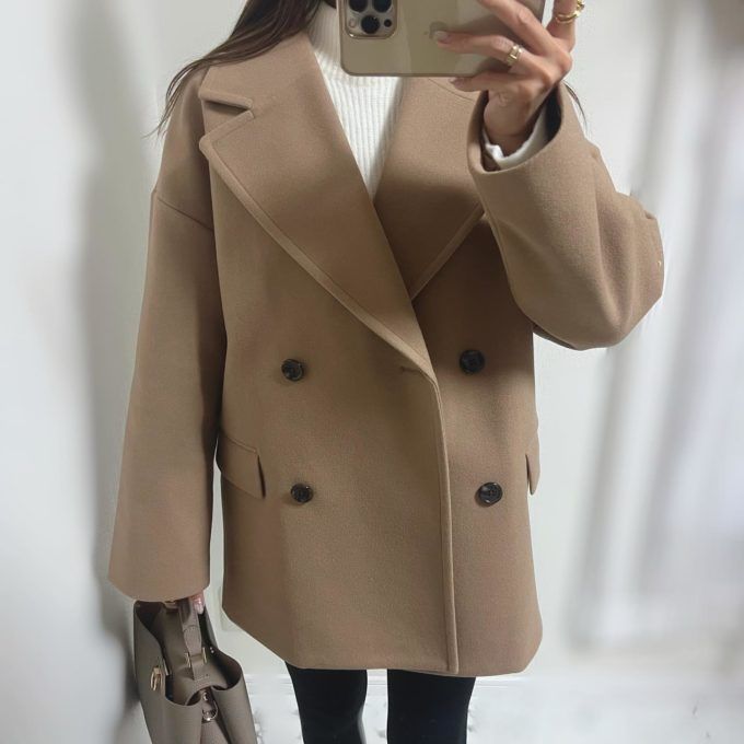 GUの「コージーメルトンオーバーサイズハーフコート」