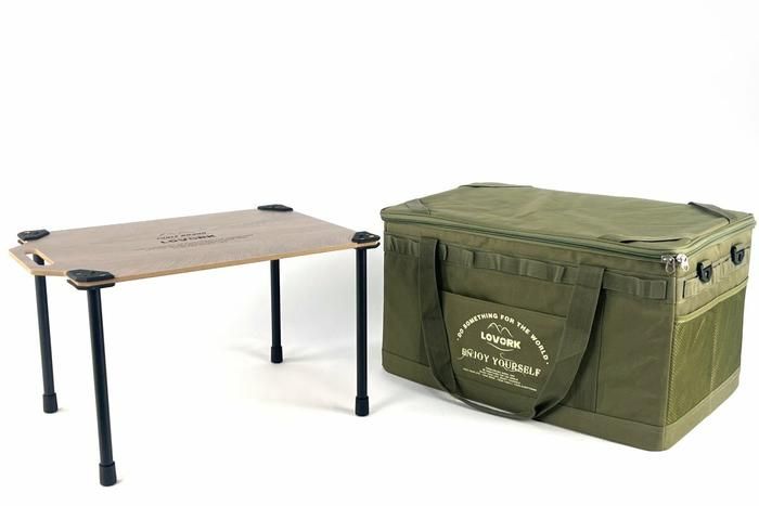 ROVORKのマルチバッグとテーブルを並べたところ