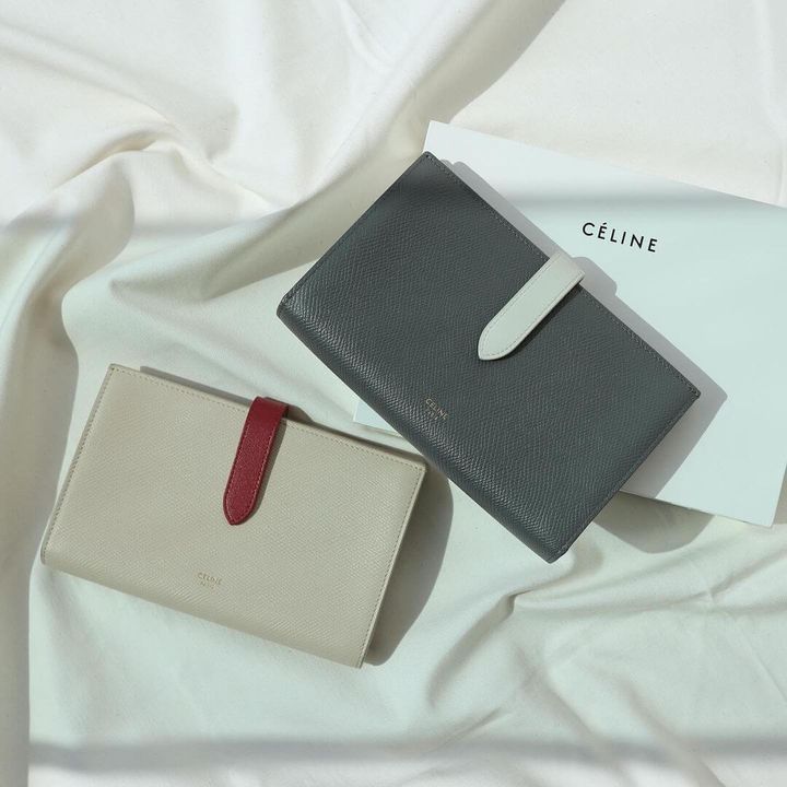 セリーヌのストラップウォレット