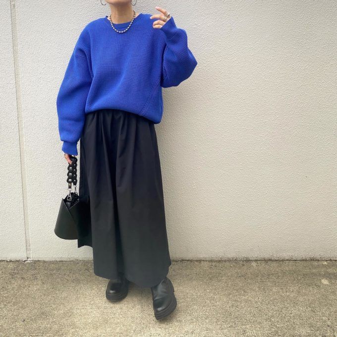 変形アームダンボールニット×UNIQLOのブラックの「ボリュームロングスカート」