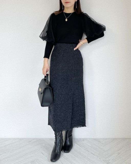 GUのツイーディミディスカートを着用したコーデ
