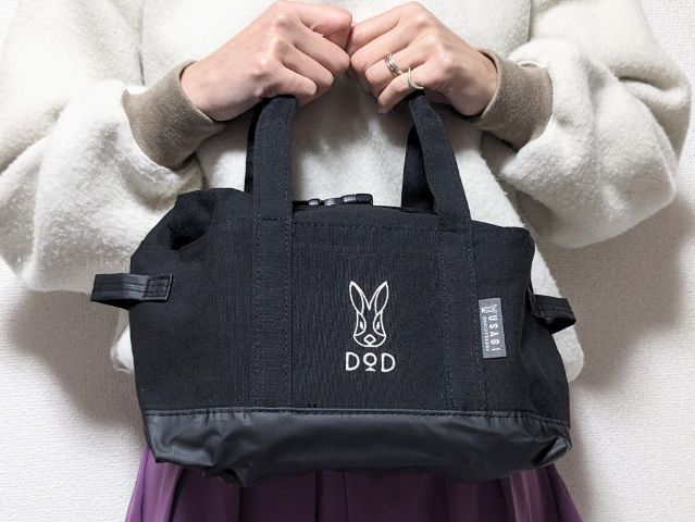 ブラックを手に持ったところ