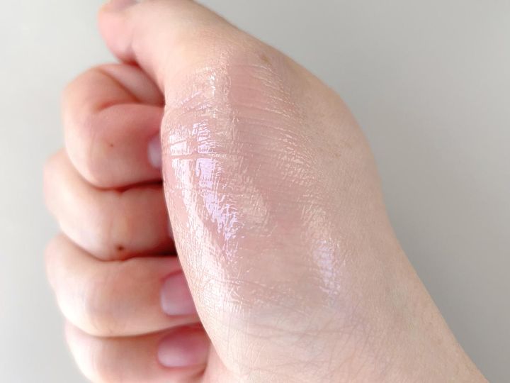 画像: ＜スウォッチ＞“初代”の人気ポイント！ ほんのり赤い血色カラー♡