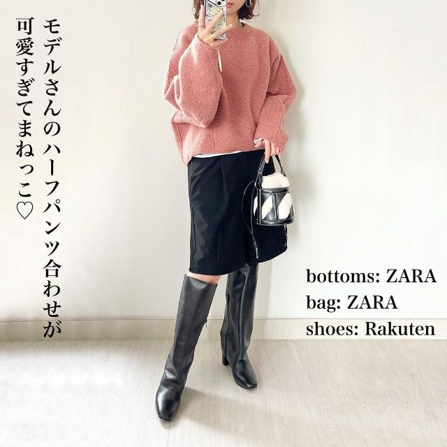 ピンクニットトップスと黒のハーフパンツの全身コーデ