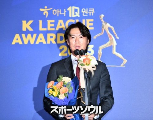 ホン・ミョンボ監督