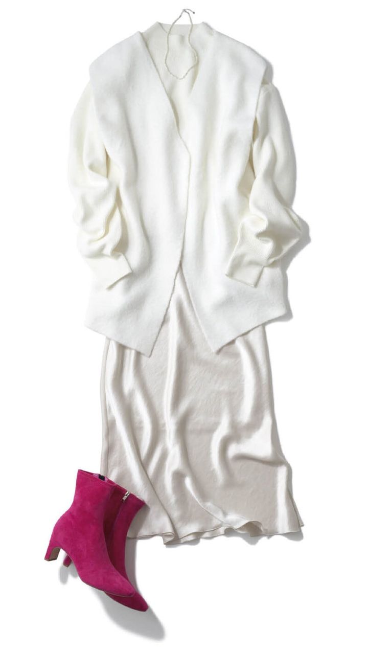 レイヤードニット￥19,800（アメリ／アメリヴィンテージ） スカート￥18,700（イエナ／メゾン イエナ） ネックレス￥2,090（アネモネ／サンポークリエイト） ブーツ￥18,700（モリーニ／シティショップ）