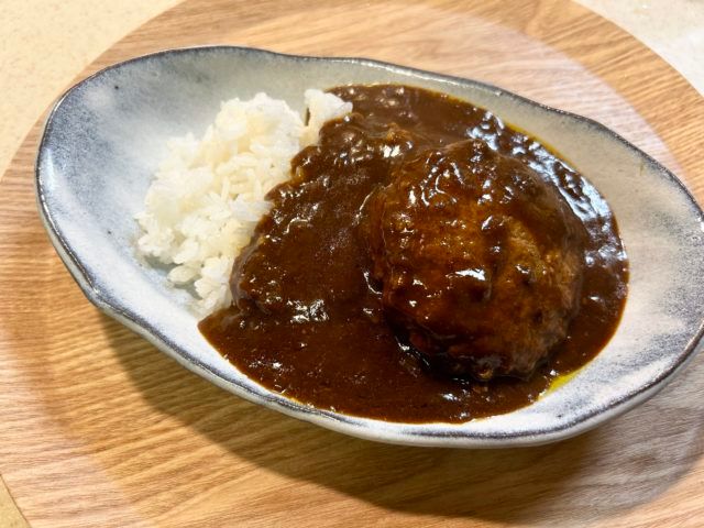 無印ハンバーグカレー盛り付け