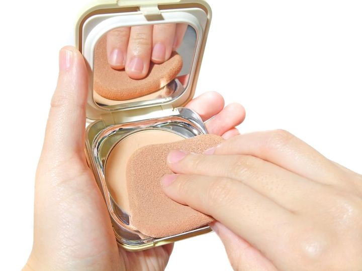 画像: ムラになりにくいパウダーファンデの塗り方